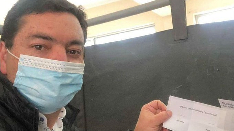 Diputado y ex intendente de Coquimbo causó polémica al fotografiar papeleta del voto y subirla a Instagram