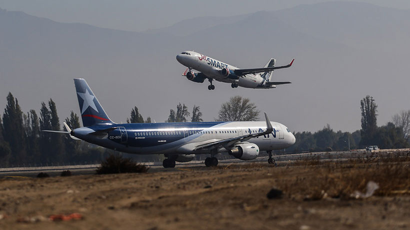 Dos aviones chocaron en la losa del Aeropuerto de Santiago: No hubo lesionados
