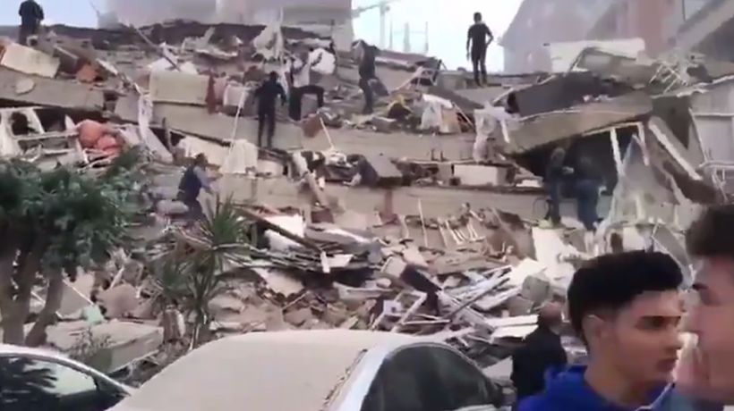 [VIDEO] Terremoto 7 golpeó costa de Turquía y sacudió parte de Grecia