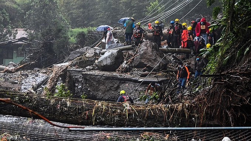 Se teme que al menos 100 personas fueran sepultadas vivas tras paso de huracán Eta por Guatemala