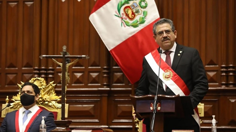 Manuel Merino juró como nuevo presidente de Perú