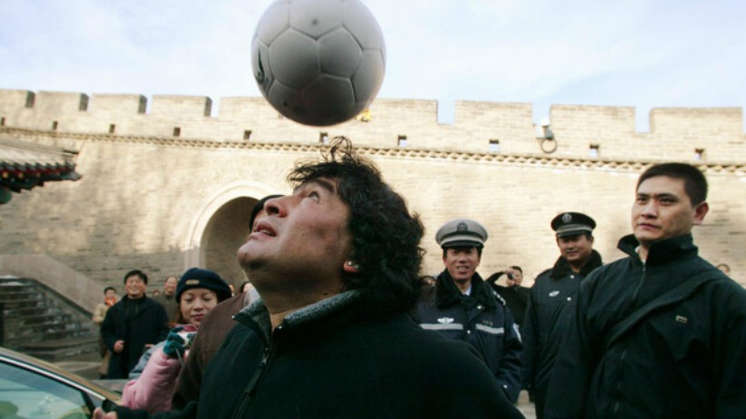 Maradona fue trasladado hasta la morgue y evalúan velarlo en la Casa Rosada