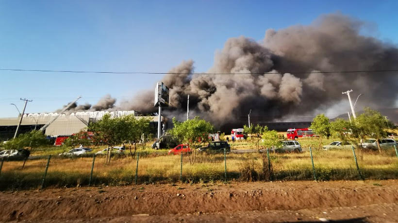 Tragedia en Cerro Navia: 60 casas afectadas por gigantesco incendio en campamento Violeta Parra