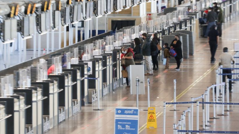 Gobierno no considera riesgoso tener el aeropuerto abierto ante aumento de contagios de covid