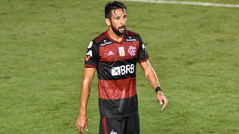 Mauricio Isla tuvo un buen desempeño en goleada del Flamengo sobre el Santos