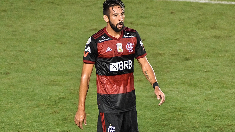 Isla anotó su primer gol en Brasil en victoria del Flamengo ante Bahía