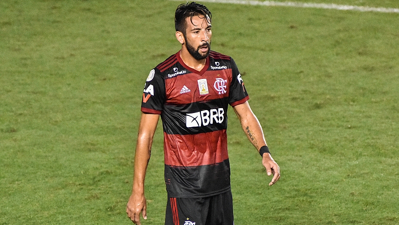 Isla jugó solo el primer tiempo en empate de Flamengo ante Fortaleza