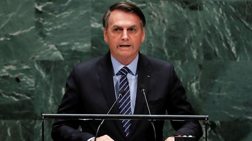 Bolsonaro afirma no tener presión por no fijar plazo para vacunación en Brasil
