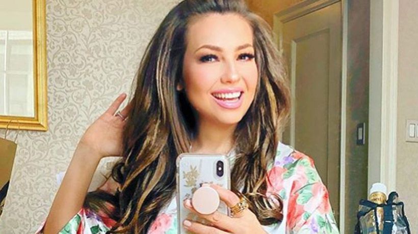 Thalia sorprendió con postal en traje de baño a sus 49 años: \