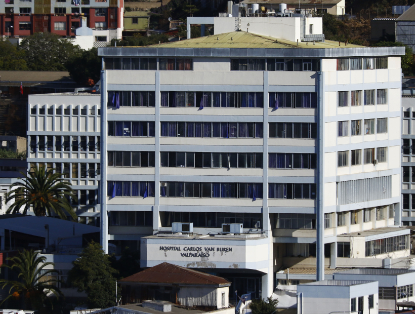 Hospital Van Buren de Valparaíso debió ampliar zona de morgue por