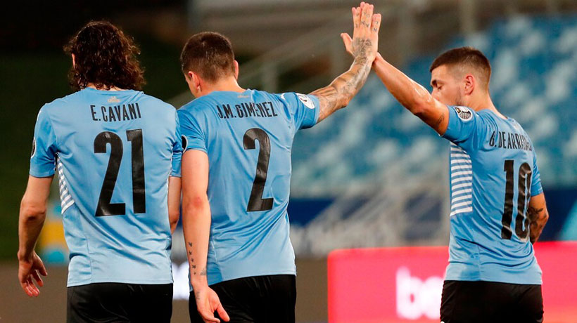 Uruguay derrotó 2-0 a Bolivia y se inscribió en los cuartos de la Copa América