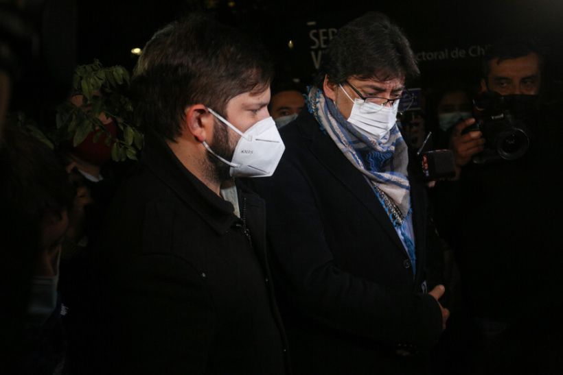 Boric ante reiteración de críticas de Jadue: "Me interesa que las fuerzas de cambio salgan fortalecidas y no andar con patadas en las canillas"