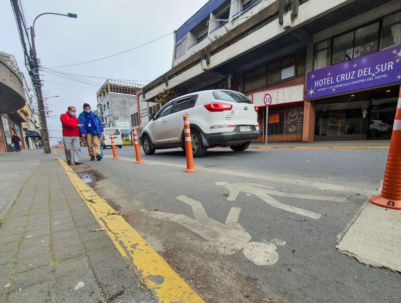 Ponen en marcha ensanche de acera en calles Maipú y Freire de Concepción