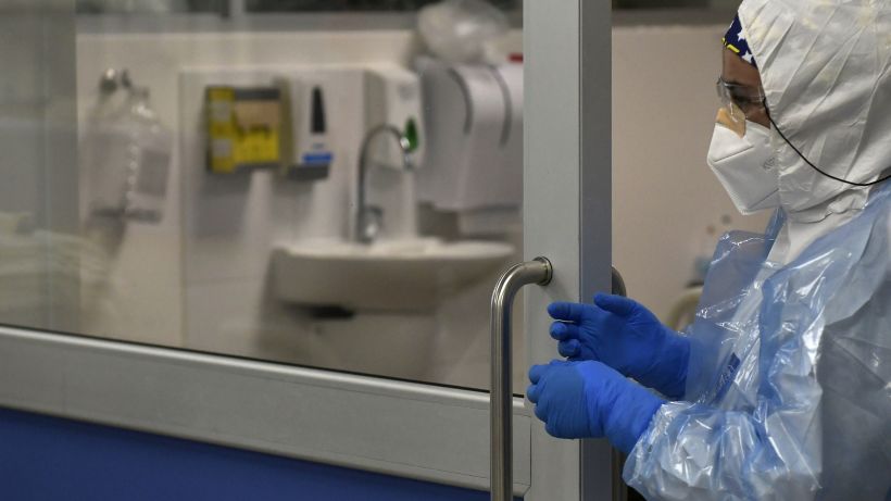 Minsal reportó 3 personas muertas por Covid y 1.858 nuevos contagios: casos activos superan los 10 mil