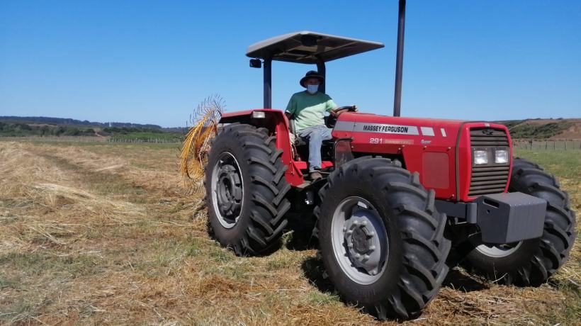 Agricultores de la Isla Santa María recibieron tractor para apoyar tareas campesinas Agricultores de la Isla Santa María recibieron tractor para apoyar tareas campesinas