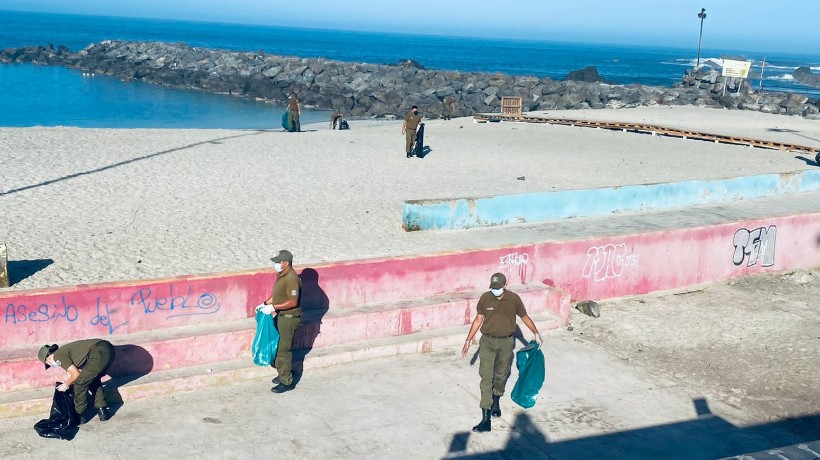 Retiran cerca de 50 kilos de basura de la playa Covadonga en Tocopilla