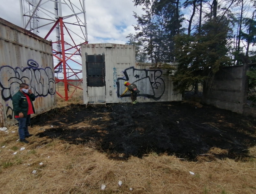 Incendio de pastizal preocupa a vecinos de la Kolbe en Osorno