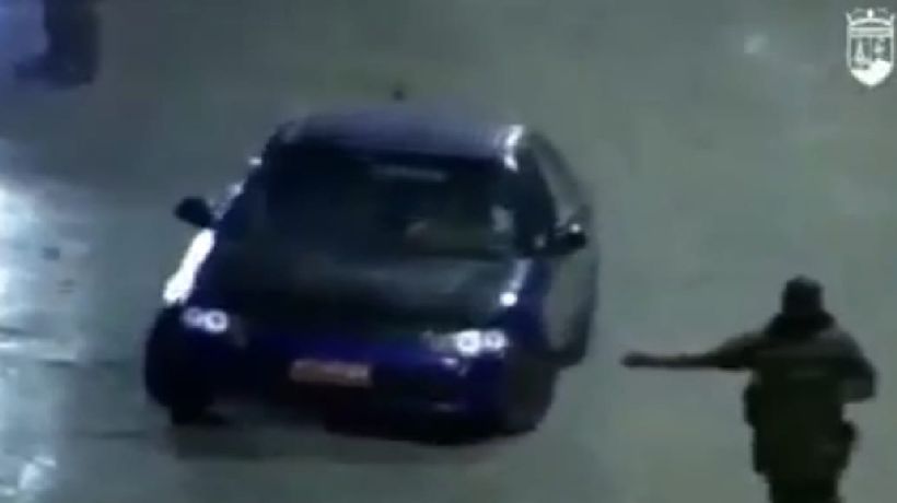 [VIDEO] Registran imágenes de sujeto que evadió control policial e intentó atropellar a carabinero en Iquique