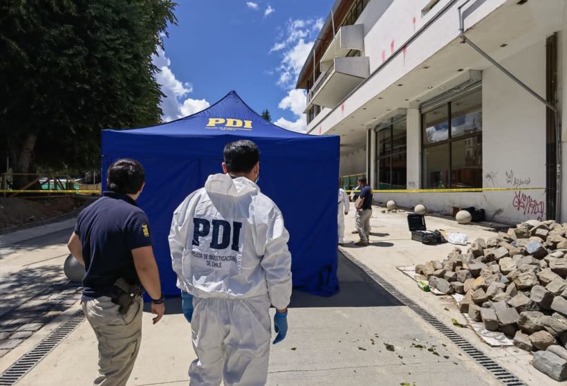 PDI Investiga hallazgo de una persona fallecida a un costado de la Municipalidad de Valdivia