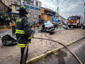 Colisión múltiple y de alto impacto dejó una persona fallecida en Iquique