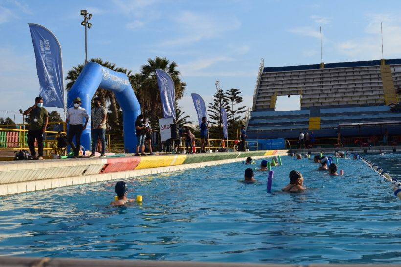 Municipalidad de Arica imparte taller de Aquaeróbic