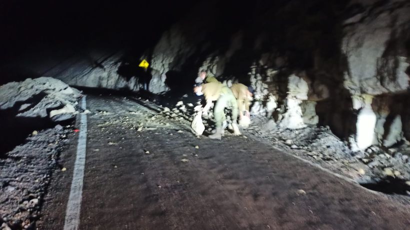Sismod de 5,2 en Tarapacá provocó caída de rocas en la carretera