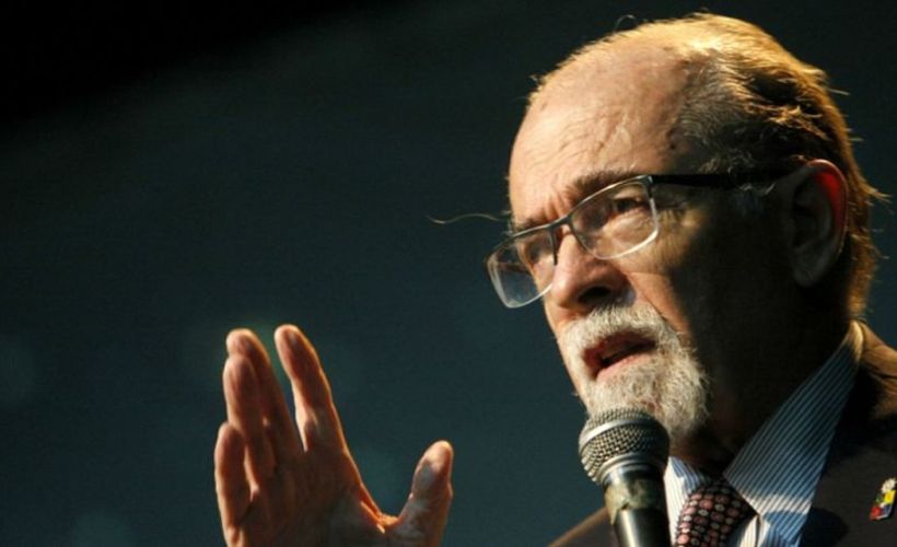 Profesor y astrónomo José Maza realizó charla en Valdivia