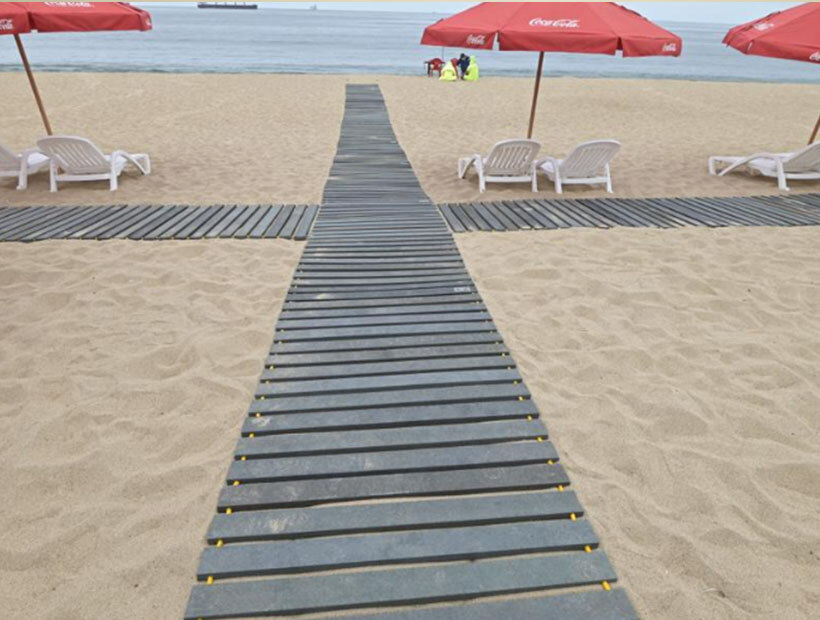Rampa de acceso universal se instala en playa Los Marineros