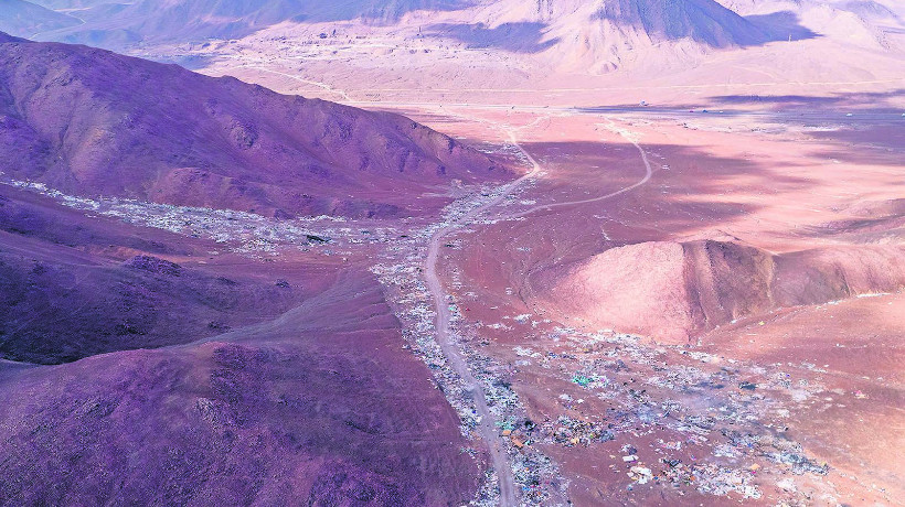Descontrolado crecimiento de basural se registra en sector cercano al Nudo Uribe en Antofagasta