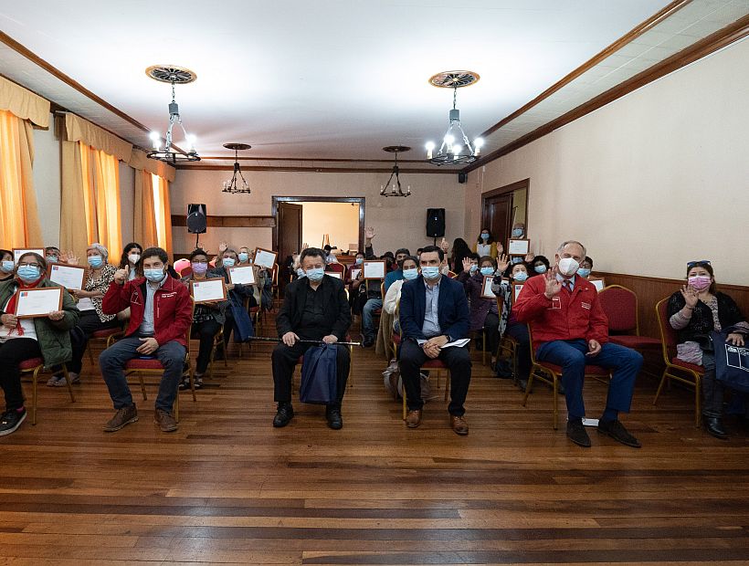 Certifican a emprendedores osorninos a través de programa del Fosis Certifican a emprendedores osorninos a través de programa del Fosis