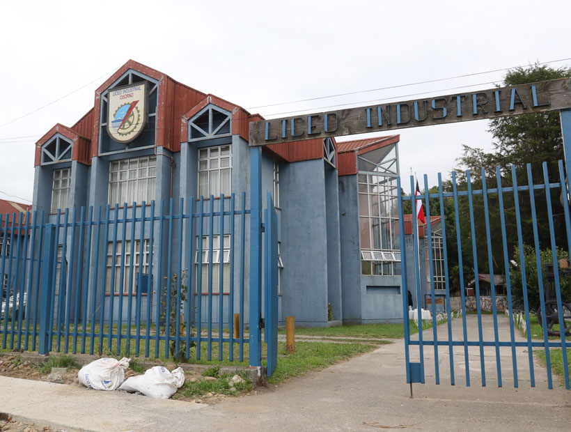 Adolescente de 13 años apuñaló a otro alumno en las afueras del Liceo Industrial de Osorno
