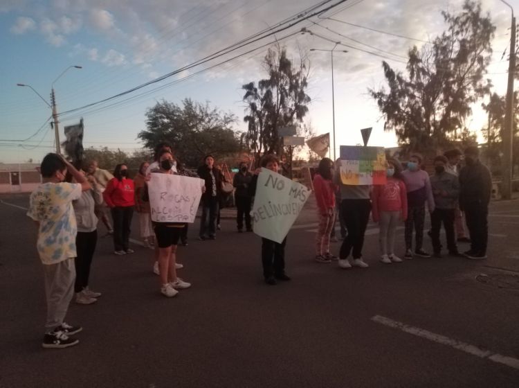 Vecinos de la villa Exótica de Calama salieron a protestar a las calles para pedir resguardo policial