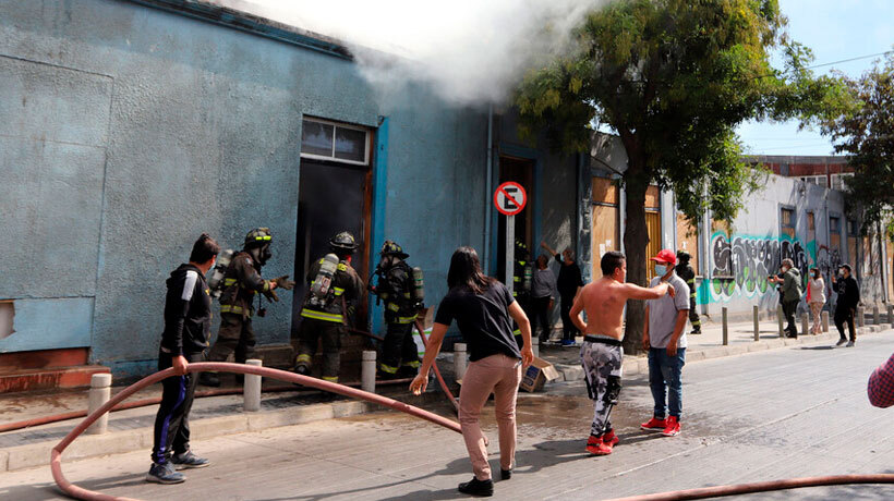Incendio en tradicional negocio de empanadas en centro de Viña del Mar fue controlado