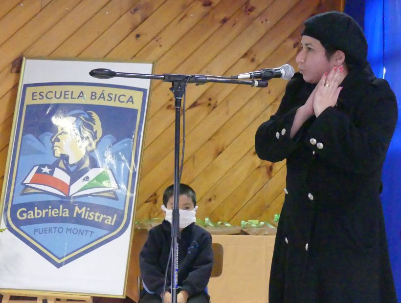 Escuela Gabriela Mistral de Puerto Montt realizó homenaje a premio Nobel