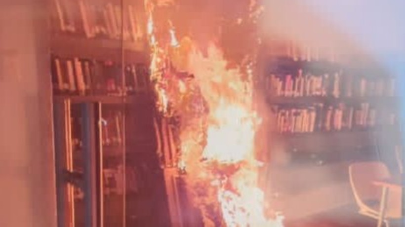Principio de incendio se registró al interior de Biblioteca Regional de Antofagasta