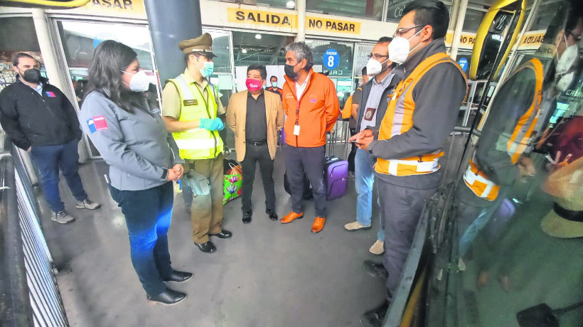 Transporte realiza fiscalizaciones en terminal de buses de Antofagasta por fin de semana largo