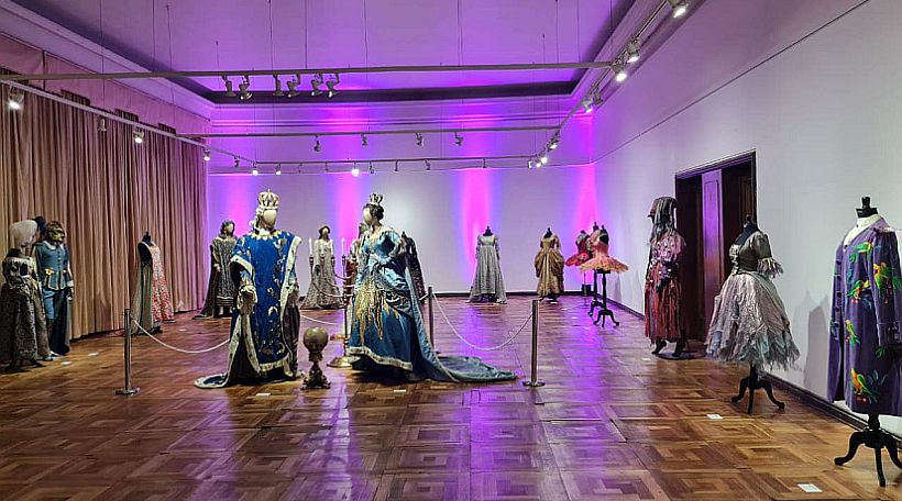 Inauguran exposición de vestuario y patrimonio en el Centro Cultural de Osorno
