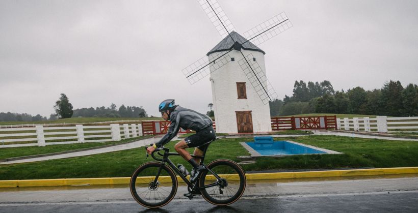 Ciclistas desafiaron el frío y la lluvia en Puerto Varas