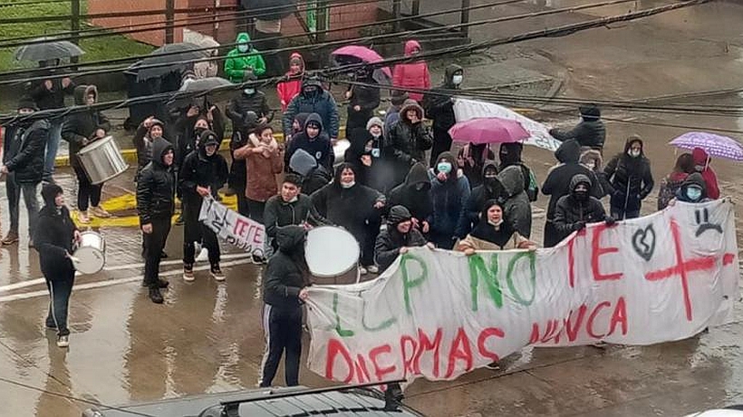 Estudiantes del liceo Ignacio Carrera Pinto de Frutillar inician segunda semana en paro