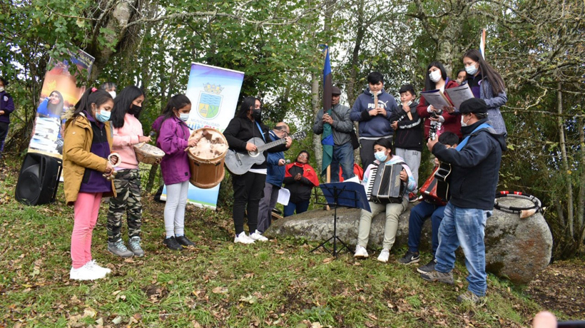Homenajean a chilote que recopiló antiguos cantos en mapudungún