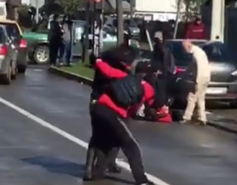 Usuarios de las redes sociales viralizaron dos peleas en las afueras del Liceo Rodulfo Amando Philippi de Paillaco