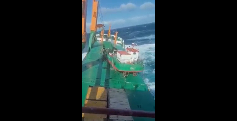 Cayó al mar una barcaza que era transportada por motonave Cayó al mar una barcaza que era transportada por motonave