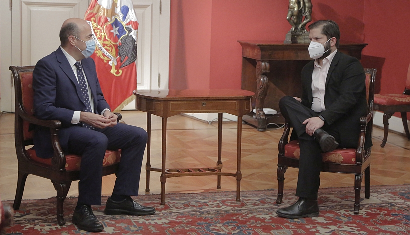 Prescindencia: Contralor sostuvo que el Gobierno debe informar sobre el apruebo y el rechazo "por igual" Prescindencia: Contralor sostuvo que el Gobierno debe informar sobre el apruebo y el rechazo "por igual"