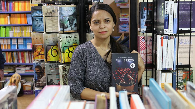 Osornina destaca con su talento en la escritura: está nominada a Premios Caligrama en España