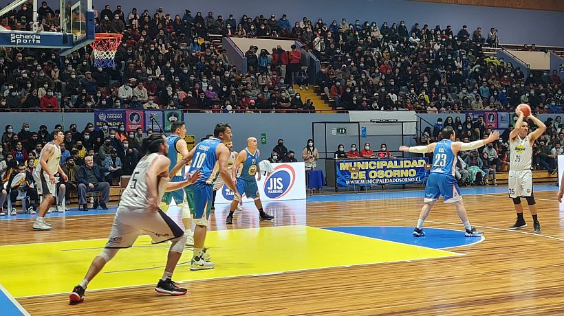 Osorninos disfrutaron de jornada de baloncesto en gimnasio monumental María Gallardo Osorninos disfrutaron de jornada de baloncesto en gimnasio monumental María Gallardo