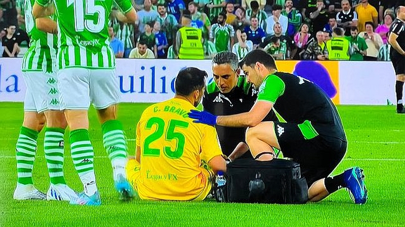 Bravo salió lesionado en dura derrota del Betis ante un FC Barcelona que aseguró Champions Bravo salió lesionado en dura derrota del Betis ante un FC Barcelona que aseguró Champions