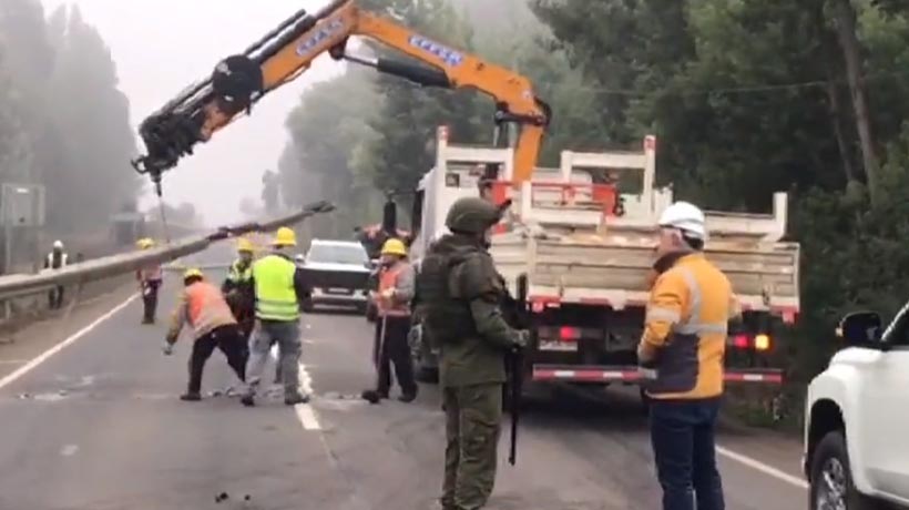 Desconocidos derribaron once postes eléctricos en ruta Collipulli-Angol Desconocidos derribaron once postes eléctricos en ruta Collipulli-Angol