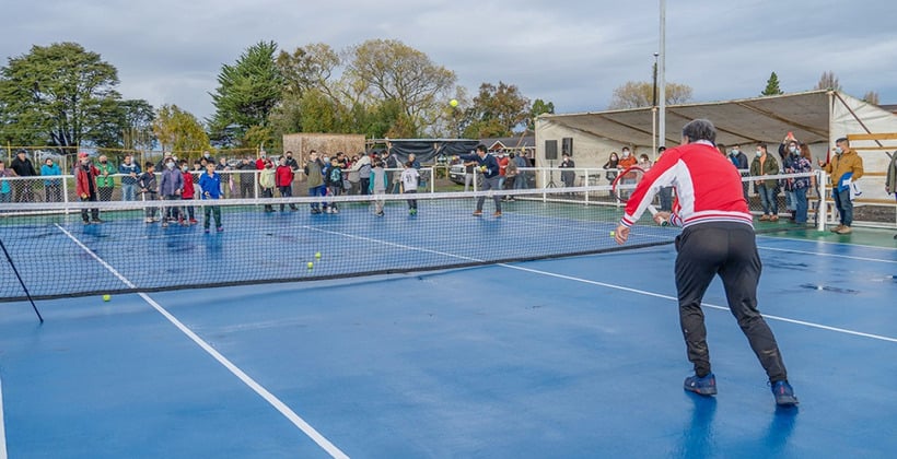 Fernando González estrenó canchas de tenis municipales en Llanquihue
