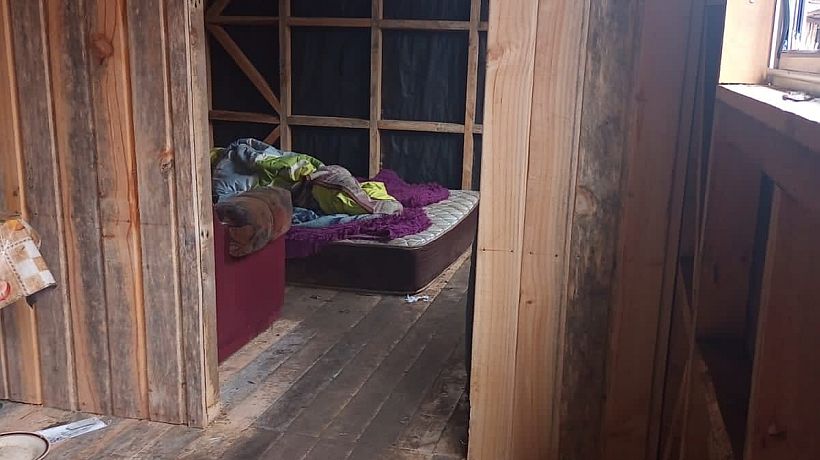 “Vivimos atemorizados&quot;: vecinos de pasaje Huisca de Osorno denuncian a mujer por ataques a viviendas