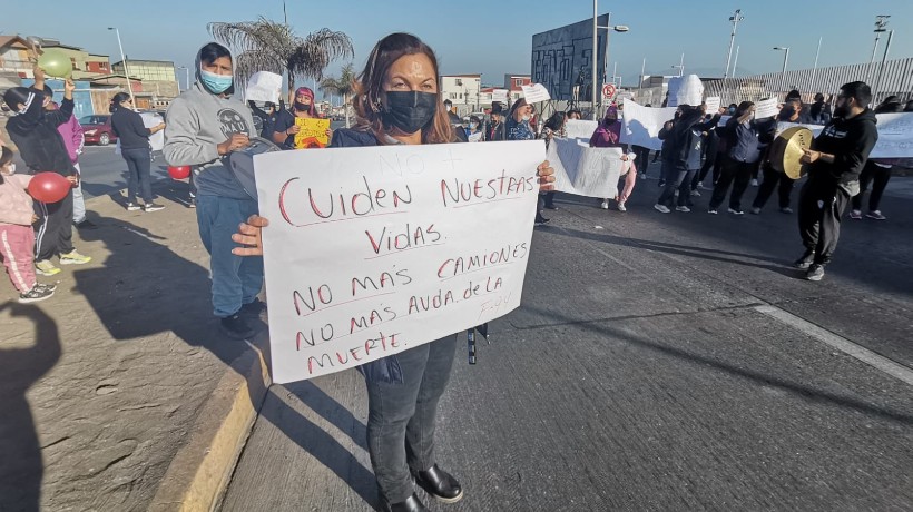 Vecinos se manifiestan en Avenida Salvador Allende de Antofagasta tras último accidente múltiple registrado ayer en el sector